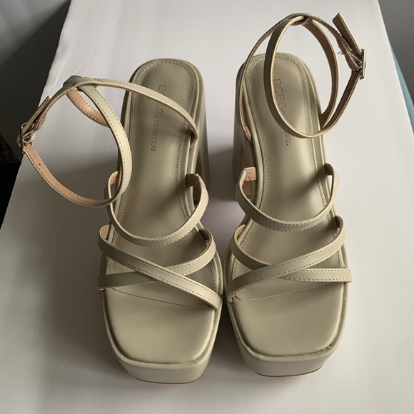 NWOB! BCBGeneration Sandi platform sandal - Picture 2 of 6